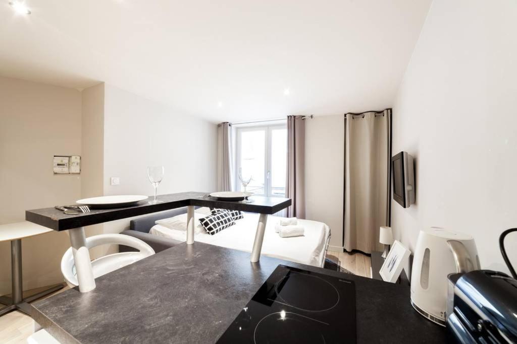 Studio Parfaitement Equipe - Metro Cordeliers Ail Lyon Exteriör bild