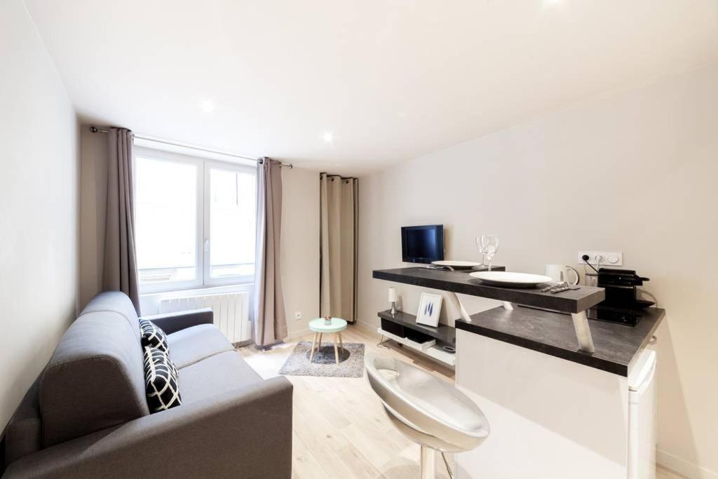 Studio Parfaitement Equipe - Metro Cordeliers Ail Lyon Exteriör bild